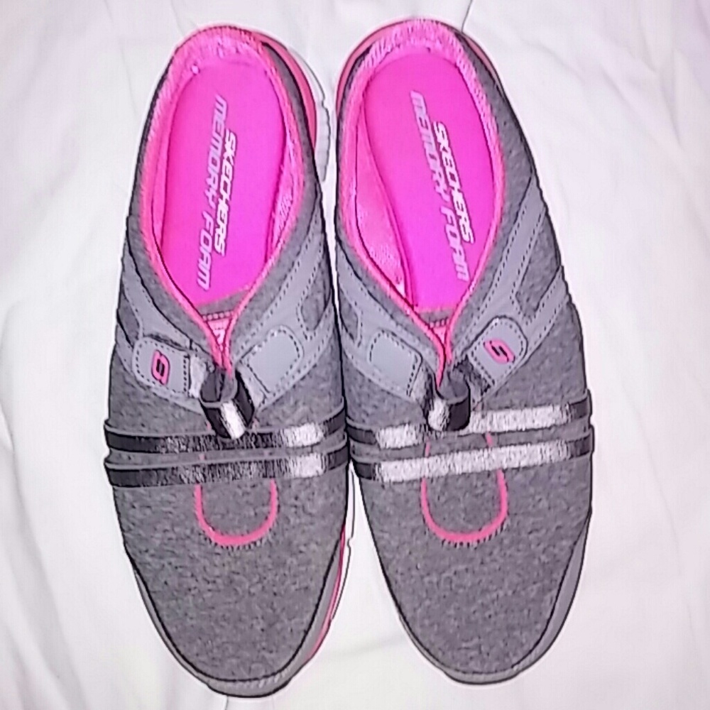 Sketcher slip-on tennis shoes